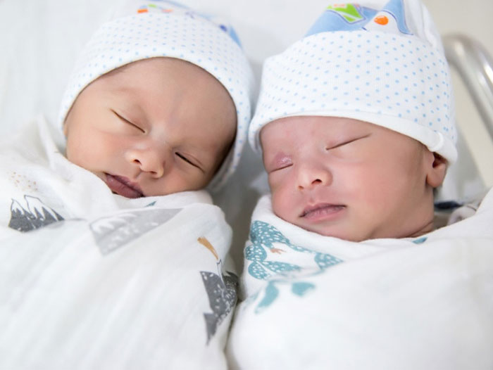 "It's Going To Be So Confusing": Person Calls Out New Mom For Giving Her Twin Babies Stupid Names "It's Going To Be So Confusing": Person Calls Out New Mom For Giving Her Twin Babies Stupid Names