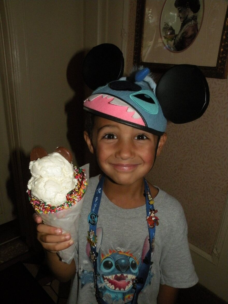 Mother Challenged Her Son To Not Use Social Media Until He Turned 18 to get $1,800 Dollars Mother Challenged Her Son To Not Use Social Media Until He Turned 18 to get $1,800 Dollars