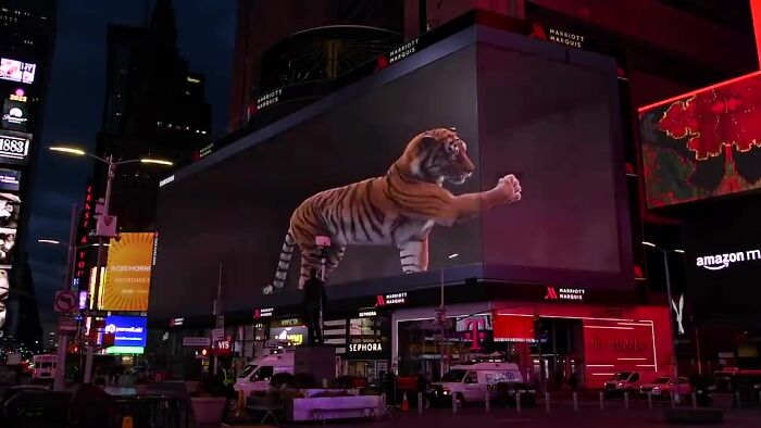 Giant Hyper-Realistic 3D Tiger Billboard Appears In World’s Biggest Metropolises, Mesmerizes The Passersby Giant Hyper-Realistic 3D Tiger Billboard Appears In World’s Biggest Metropolises, Mesmerizes The Passersby