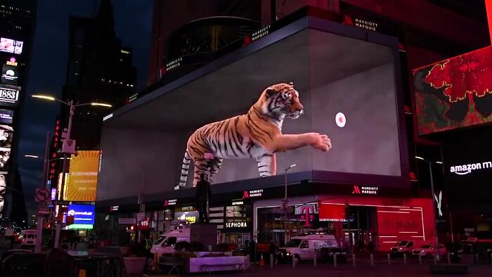 Giant Hyper-Realistic 3D Tiger Billboard Appears In World’s Biggest Metropolises, Mesmerizes The Passersby Giant Hyper-Realistic 3D Tiger Billboard Appears In World’s Biggest Metropolises, Mesmerizes The Passersby