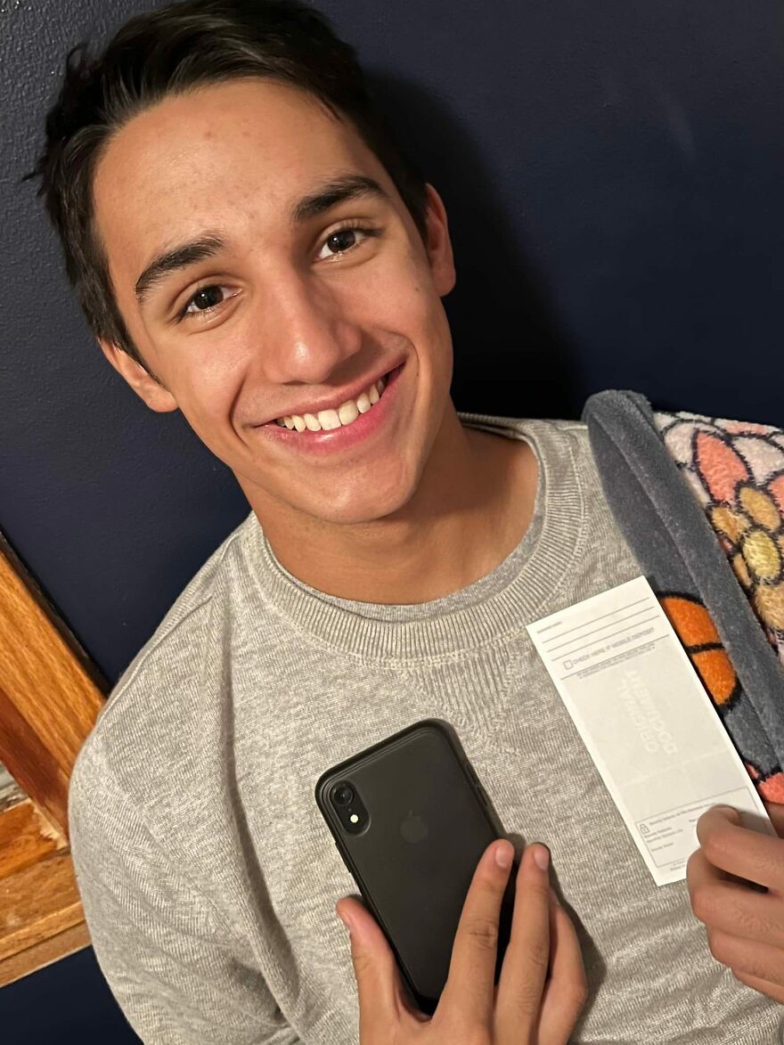 Mother Challenged Her Son To Not Use Social Media Until He Turned 18 to get $1,800 Dollars Mother Challenged Her Son To Not Use Social Media Until He Turned 18 to get $1,800 Dollars