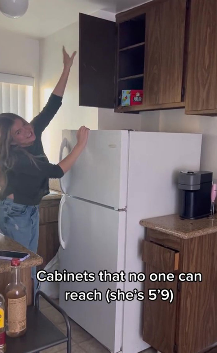 14 Things That Absolutely Don’t Make Sense In An Apartment In L.A. For $2520/Month That These College Students Moved Into Before Seeing