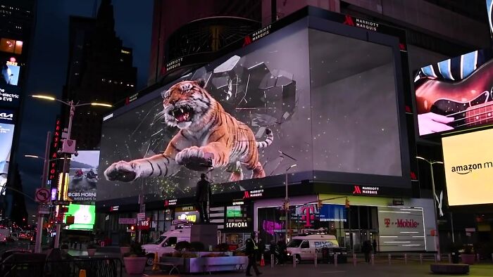 Giant Hyper-Realistic 3D Tiger Billboard Appears In World’s Biggest Metropolises, Mesmerizes The Passersby