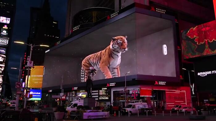 Giant Hyper-Realistic 3D Tiger Billboard Appears In World’s Biggest Metropolises, Mesmerizes The Passersby