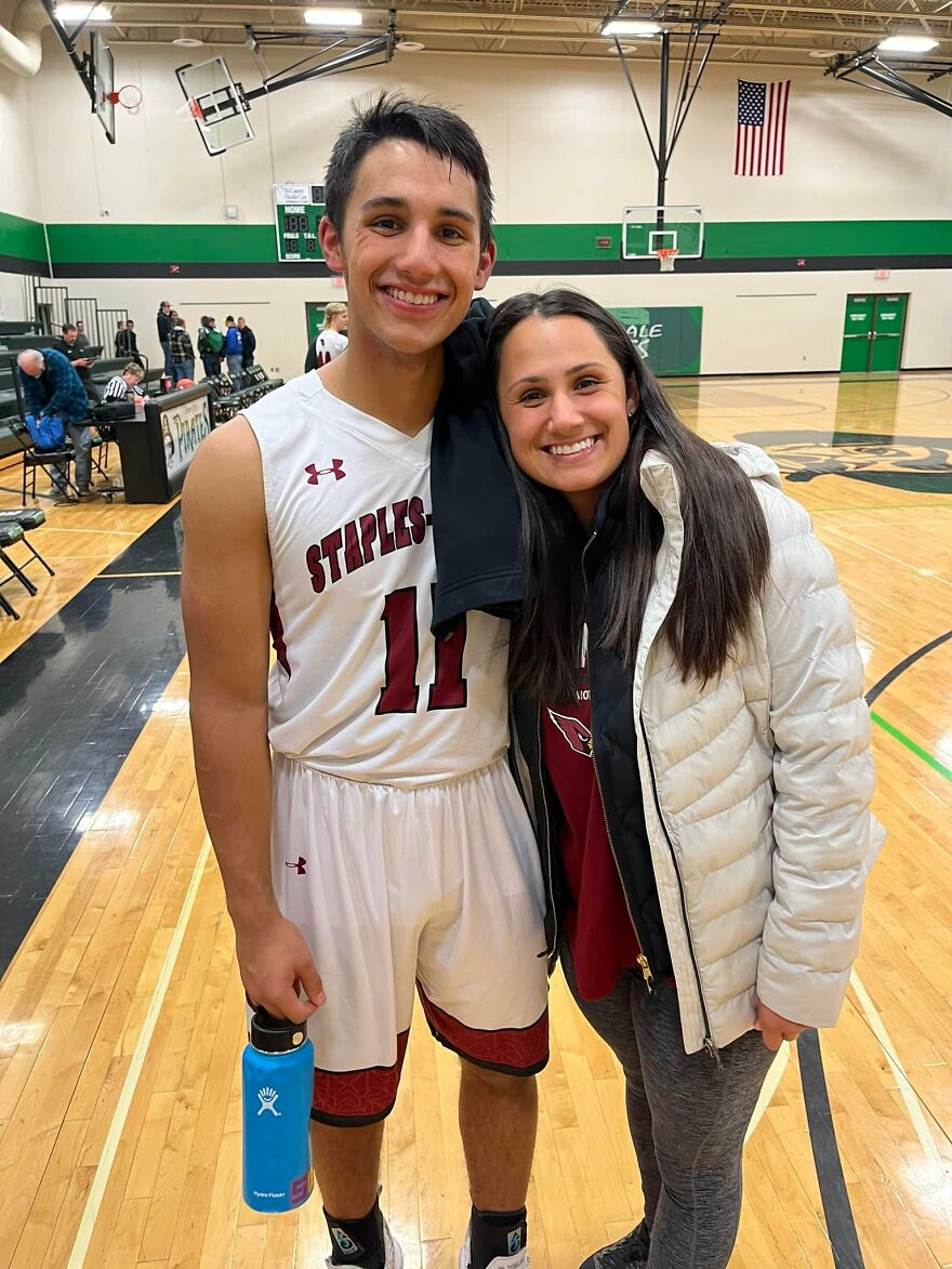 Mother Challenged Her Son To Not Use Social Media Until He Turned 18 to get $1,800 Dollars Mother Challenged Her Son To Not Use Social Media Until He Turned 18 to get $1,800 Dollars