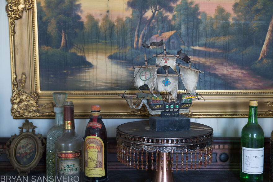 I Discovered An Abandoned $2.5 Million Mansion That Was Burned In A Fire With Everything Left Behind (22 Pics) I Discovered An Abandoned $2.5 Million Mansion That Was Burned In A Fire With Everything Left Behind (22 Pics)