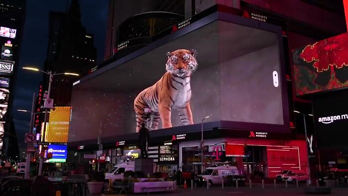 Giant Hyper-Realistic 3D Tiger Billboard Appears In World’s Biggest Metropolises, Mesmerizes The Passersby Giant Hyper-Realistic 3D Tiger Billboard Appears In World’s Biggest Metropolises, Mesmerizes The Passersby