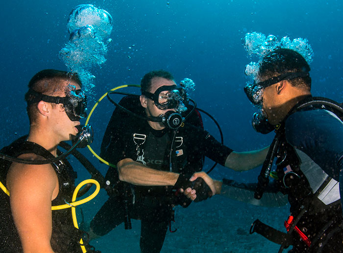 Person Online Asks Deep Sea Divers To Share The Most Horrifying Experiences Underwater, 26 Folks Deliver
