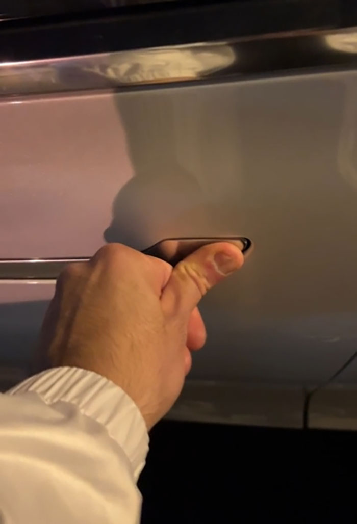 Door Handles That Freeze Way To Easy On Tesla Model 3/Y