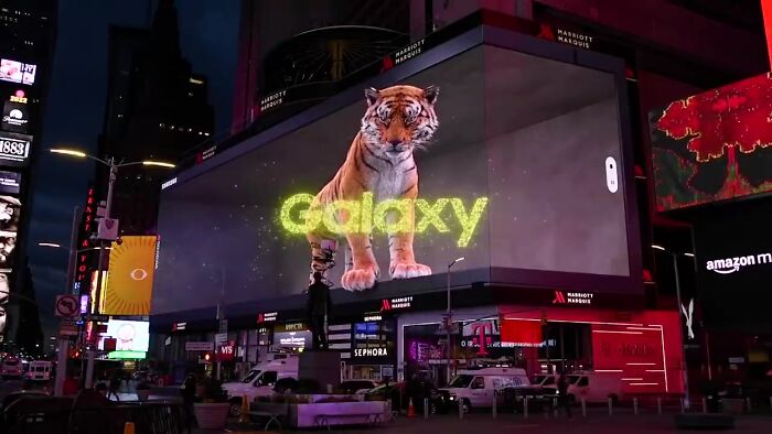 Giant Hyper-Realistic 3D Tiger Billboard Appears In World’s Biggest Metropolises, Mesmerizes The Passersby Giant Hyper-Realistic 3D Tiger Billboard Appears In World’s Biggest Metropolises, Mesmerizes The Passersby