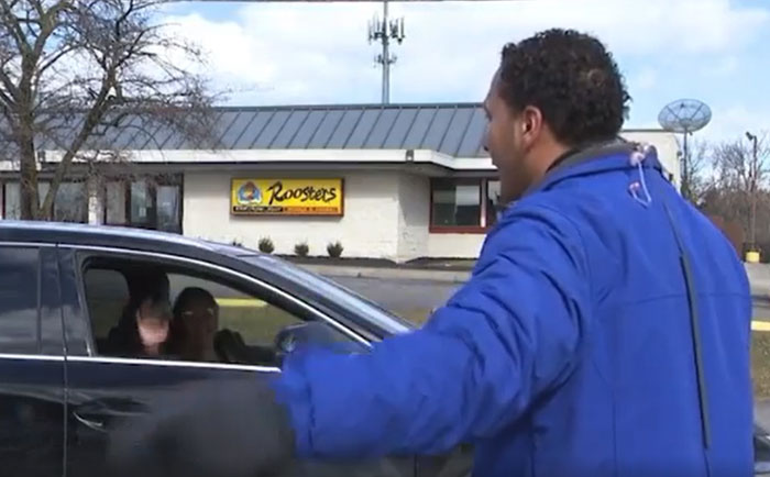 Mom Interrupts Son’s Live Shoot, Leaves Cameraman in Stitches, And Becomes Internet Sensation Mom Interrupts Son’s Live Shoot, Leaves Cameraman in Stitches, And Becomes Internet Sensation