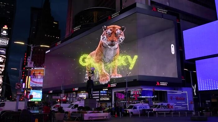 Giant Hyper-Realistic 3D Tiger Billboard Appears In World’s Biggest Metropolises, Mesmerizes The Passersby Giant Hyper-Realistic 3D Tiger Billboard Appears In World’s Biggest Metropolises, Mesmerizes The Passersby