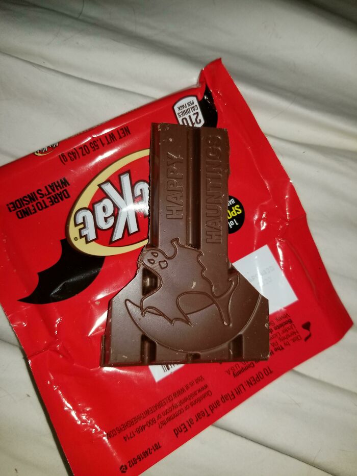 These Kit Kats Redesigned For Halloween Won't Break Right