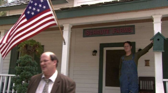 In The Office, Shrute Farms Displays A Flag With 15 Stars. The 15 Stars Flag Represented The Original 13 Colonies Plus Vermont And Kentucky, Used From May 1, 1795 To April 12, 1818. Schrute Farms Was Established In 1812