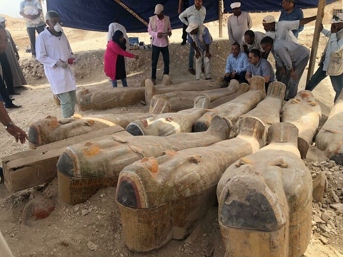 More Than 20 Sealed Coffins Discovered Near Luxor Egypt