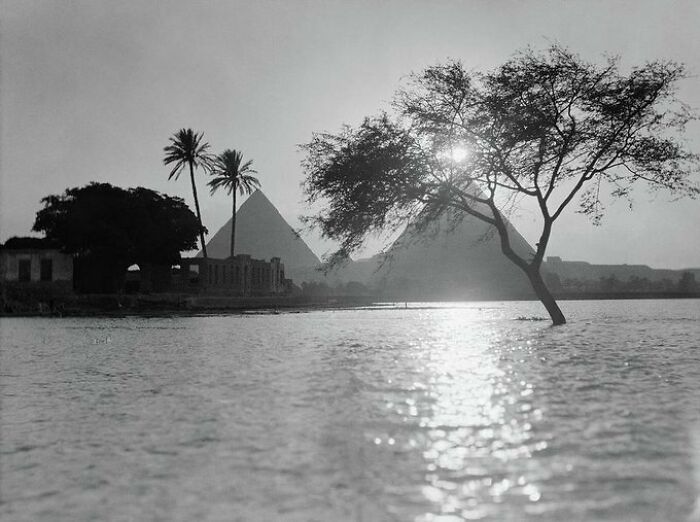 Pirámides de Giza al atardecer desde el Nilo, 1934