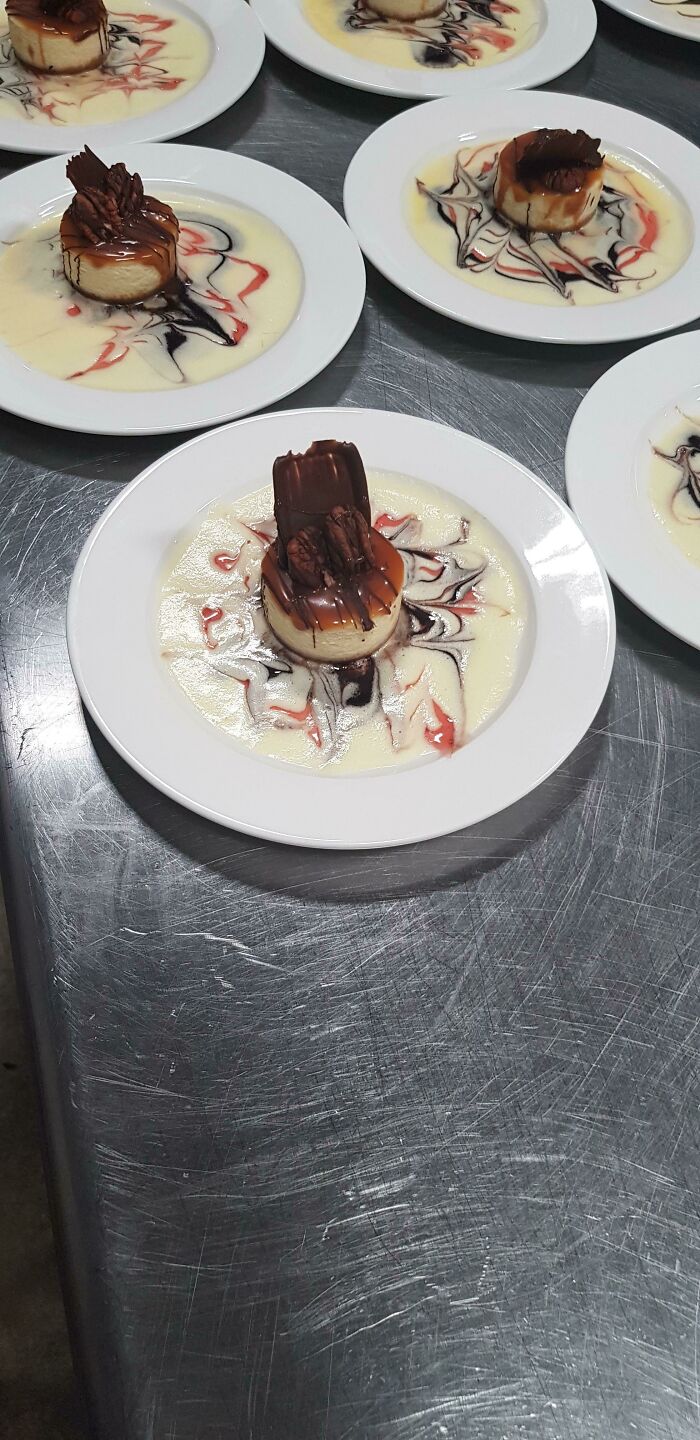 How My Chef Plates The Cheesecakes At One The Most Expensive Wedding Venues In My City. 'Crème Anglaise' With Smuckers Strawberry And Chocolate Sunday Sauce, Oh And If The Crème Anglais Looks Foamy To You It's Because Its Just Ice Cream He Left Out
