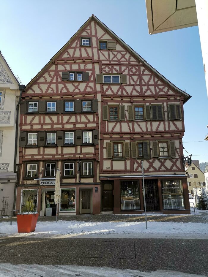 This Old House In Germany That Has A Different Number Of Floors On The Left And Right Side