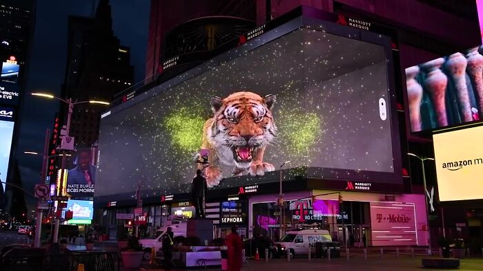 Giant Hyper-Realistic 3D Tiger Billboard Appears In World’s Biggest ...