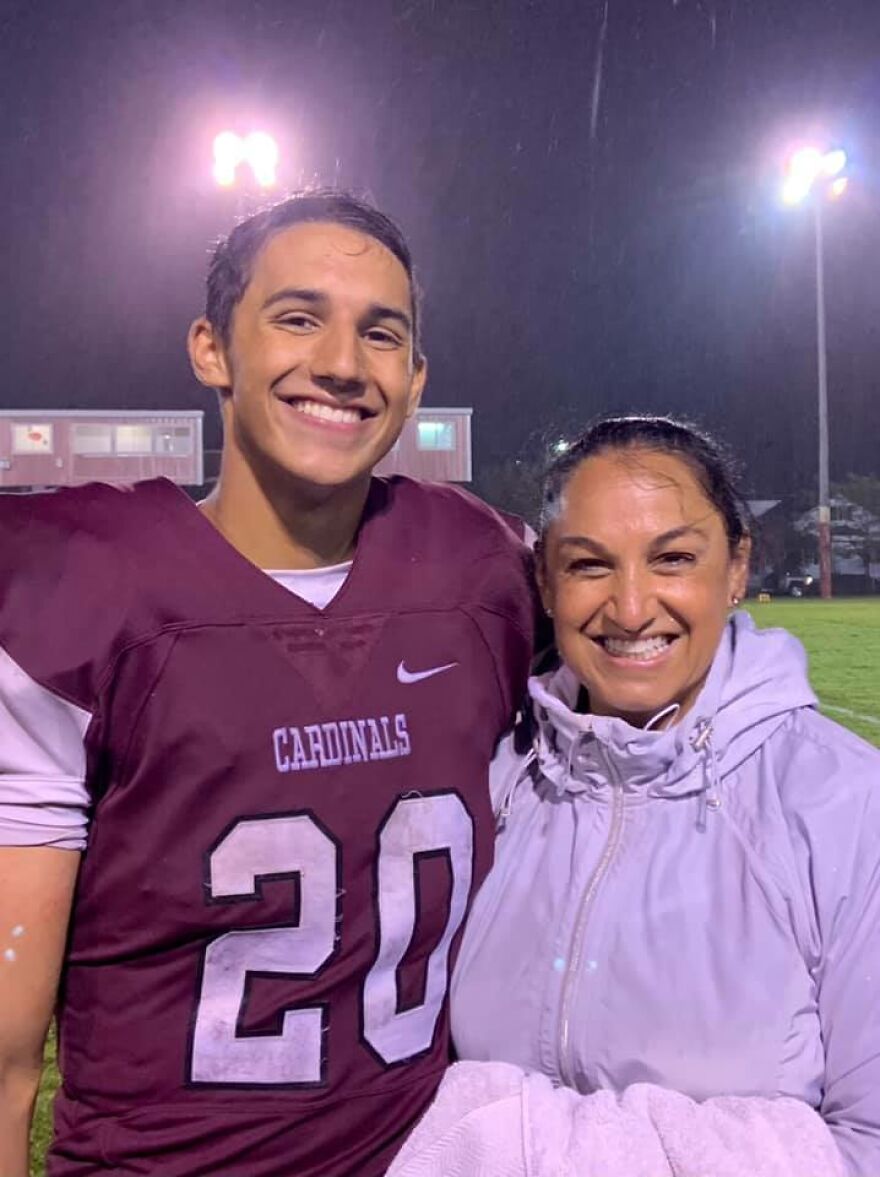 Mother Challenged Her Son To Not Use Social Media Until He Turned 18 to get $1,800 Dollars Mother Challenged Her Son To Not Use Social Media Until He Turned 18 to get $1,800 Dollars