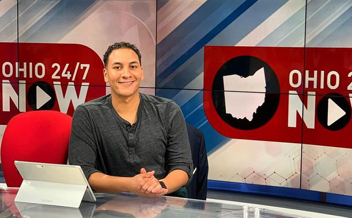 Mom Interrupts Son’s Live Shoot, Leaves Cameraman in Stitches, And Becomes Internet Sensation Mom Interrupts Son’s Live Shoot, Leaves Cameraman in Stitches, And Becomes Internet Sensation