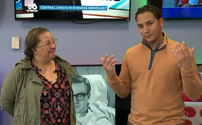 Mom Interrupts Son’s Live Shoot, Leaves Cameraman in Stitches, And Becomes Internet Sensation Mom Interrupts Son’s Live Shoot, Leaves Cameraman in Stitches, And Becomes Internet Sensation