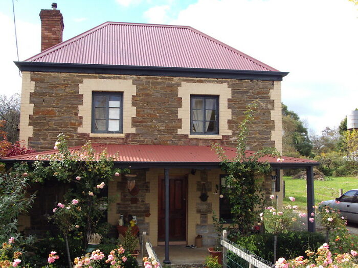 Woman Gets In A Fight With A Friend Because She Reminded Her She Actually Didn't Buy Her House, Her Parents Did