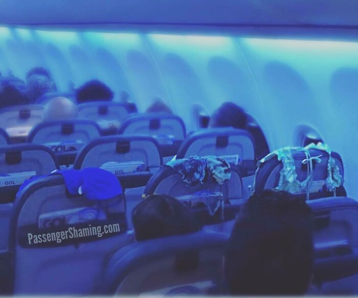 Bizarre-Rude-Flight-Passengers-Shaming