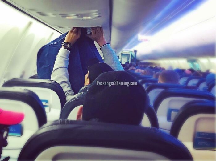Bizarre-Rude-Flight-Passengers-Shaming