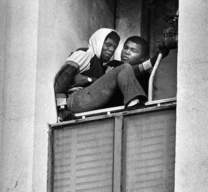El 19 de enero de 1981, el campeón de peso pesado Muhammad Ali se preocupó tanto al enterarse de que un veterano de la guerra de Vietnam estaba a punto de suicidarse cerca de su casa, que acudió a la escena en menos de cuatro minutos. Ali no solo evitó que el hombre se suicidara sino que también lo llevó personalmente al hospital
