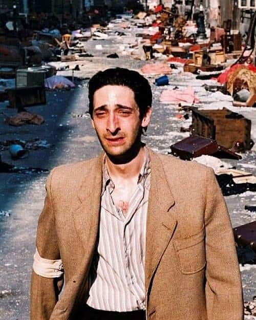 At The Age Of 29, Adrian Brody Became The Youngest Oscar Winner For The Lead Male Role In The Pianist. To Prepare For The Role Of The Man Who Lost Everything, He Isolated Himself From Everyone, Left His Apartment And Car, Broke Up With His Girlfriend, Starved And Lost Whole 15 Kilograms.
and He Learned To Play Chopin On The Piano.
a#historybuff #historical#usa # #historic #historylovers #historynerd #historybuff #history #vintagestyle # #vintagephotography
#amazing #incredible #vintage #piano #oscar #pianoplayer Ist #vintagephotographs #historynerd #mirror #amazingplaces #ww2