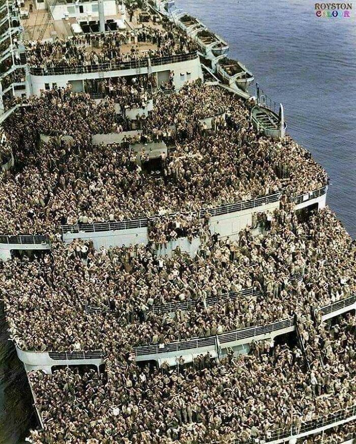 This Is The Rms Queen Elizabeth Pulling Into New York With Returning Us Servicemen In 1945. Finally Ww2 Is Over