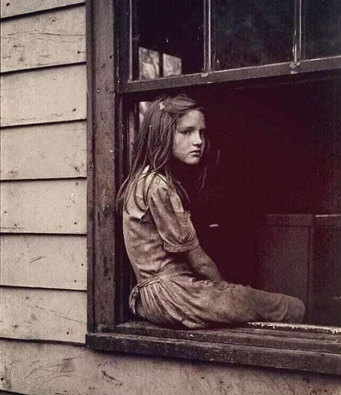 'Girl Sitting On Windowsill'. Photo by William Gale Gedney 1964