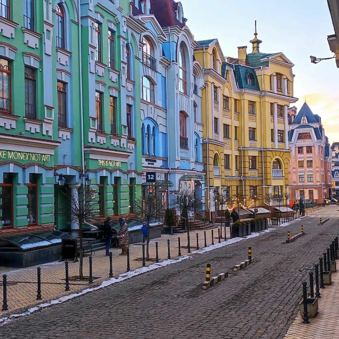 Vozdvizhenka: El microdistrito de élite en Kyiv. Cada elemento y color perfectamente elegidos, parece un arco iris