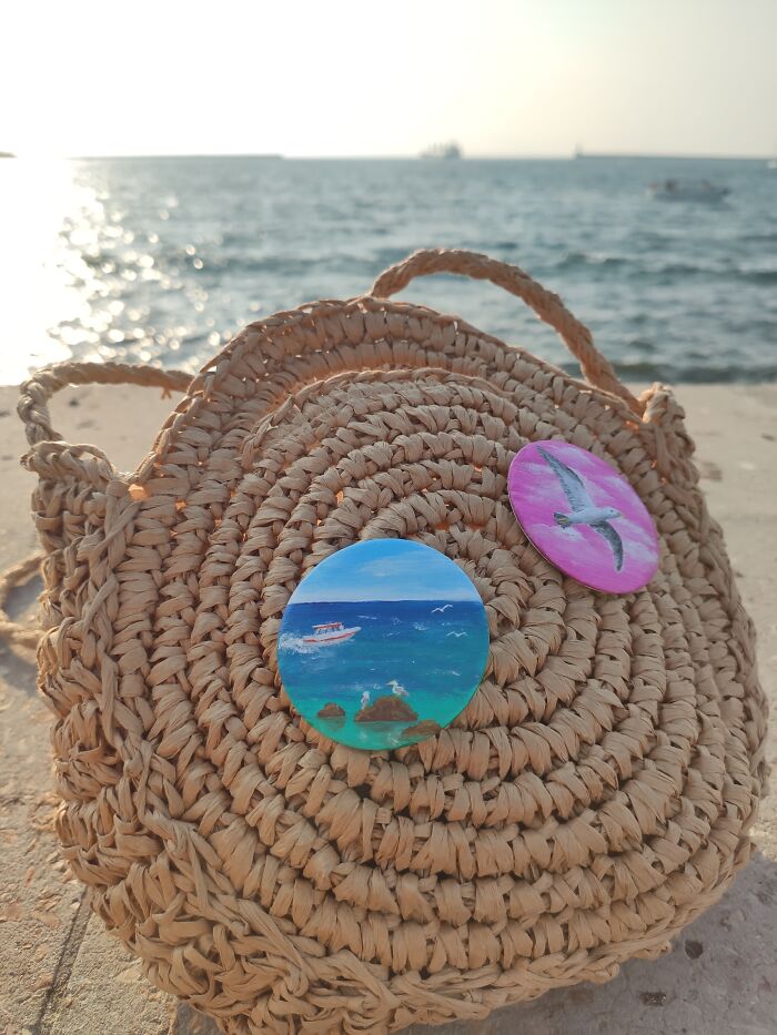 Art Brooches In Situ