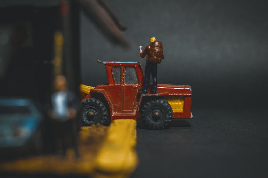 I Built An Abandoned Garage Diorama For My Matchbox Scale Model