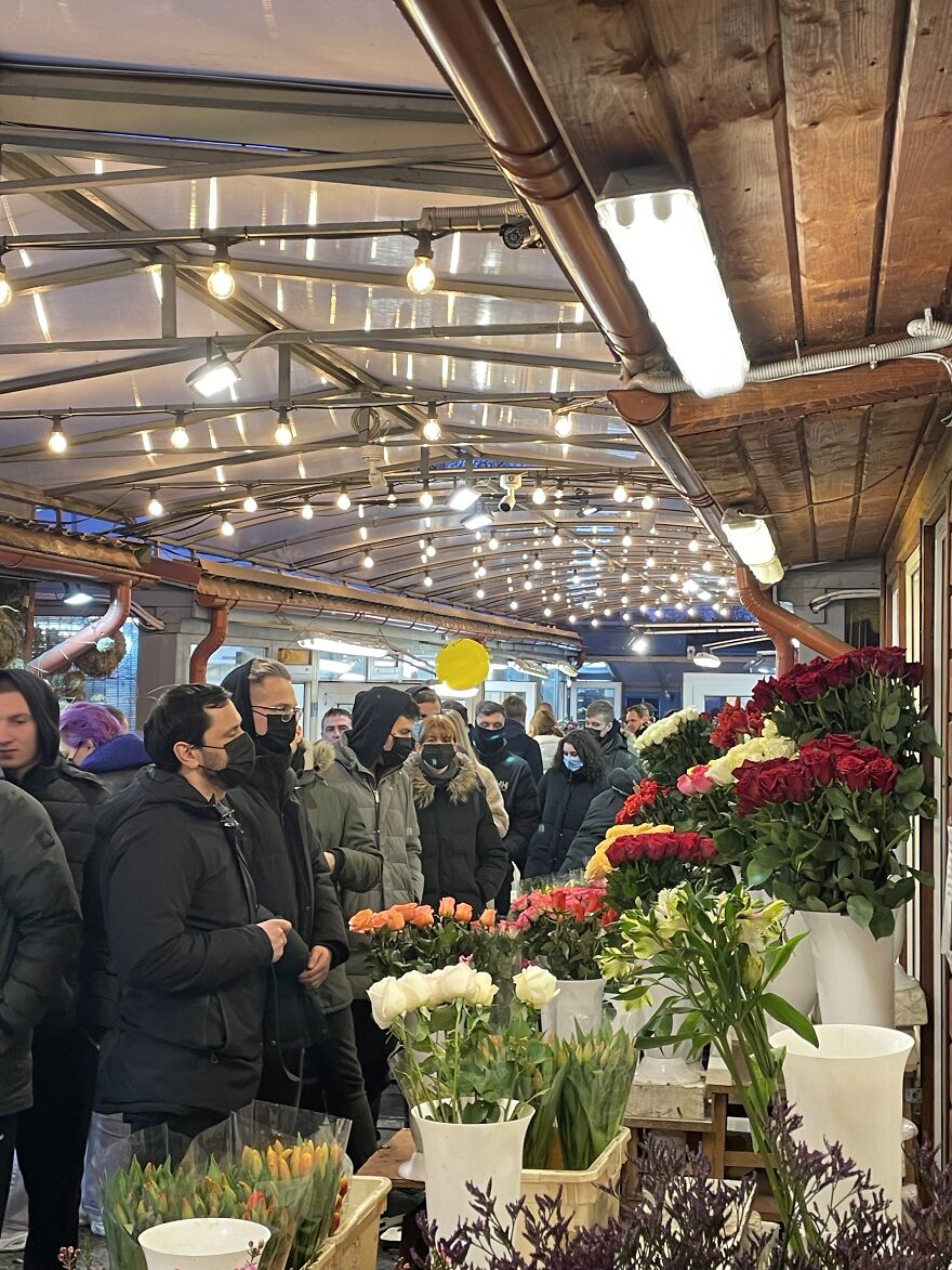 I've Packed My Jewelry Into Roses And Sold Them In The Soviet Flower Market (14 Pics) I've Packed My Jewelry Into Roses And Sold Them In The Soviet Flower Market (14 Pics)