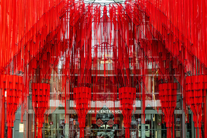 "Memory Veil": 10,000 Strands Of Red String Beads Art Installation (20 Pics) "Memory Veil": 10,000 Strands Of Red String Beads Art Installation (20 Pics)