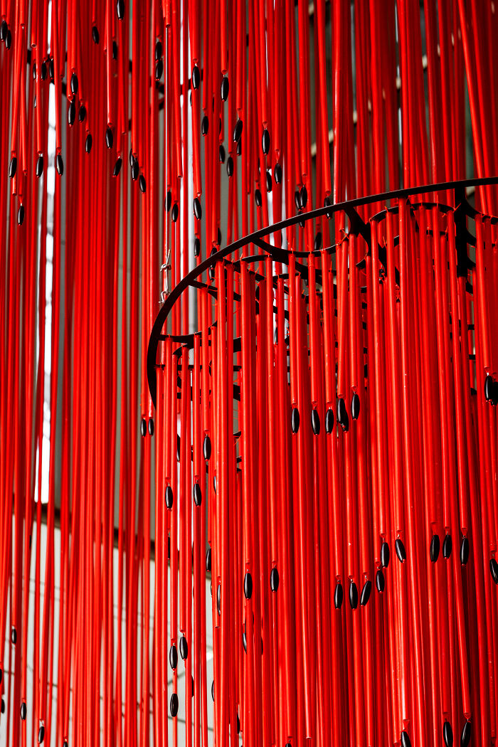 "Memory Veil": 10,000 Strands Of Red String Beads Art Installation (20 Pics) "Memory Veil": 10,000 Strands Of Red String Beads Art Installation (20 Pics)