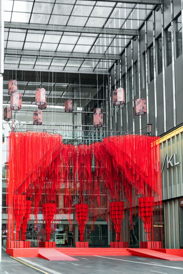 "Memory Veil": 10,000 Strands Of Red String Beads Art Installation (20 Pics)