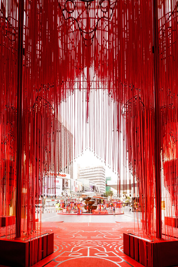 "Memory Veil": 10,000 Strands Of Red String Beads Art Installation (20 Pics) "Memory Veil": 10,000 Strands Of Red String Beads Art Installation (20 Pics)