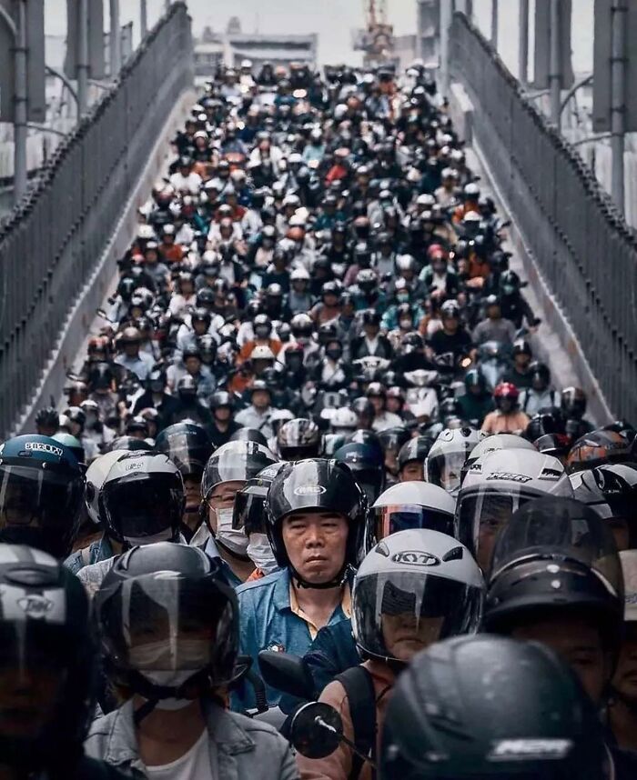 This Instagram Account Entertains More Than 500 Thousand Followers Daily With Its Street Photos