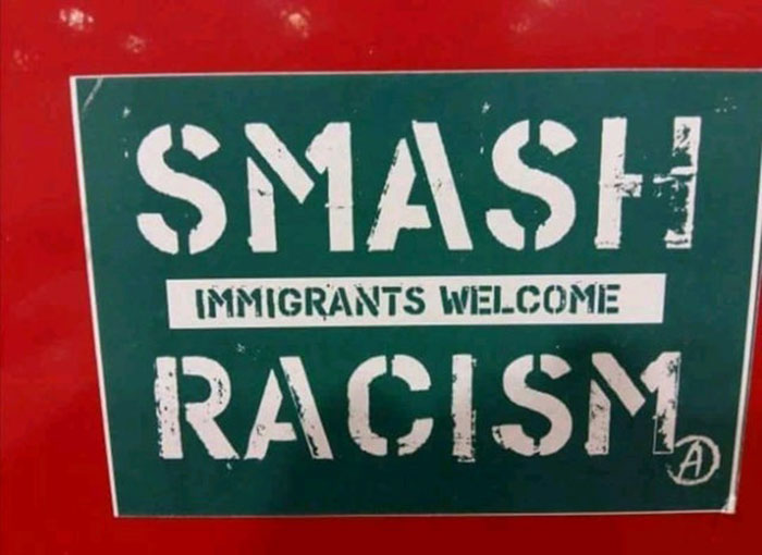 Aplasta a los inmigrantes... Bienvenido el racismo