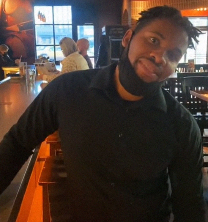 'Pet Peeves As A Server': Restaurant Employees Reveal What Annoys Them The Most 'Pet Peeves As A Server': Restaurant Employees Reveal What Annoys Them The Most