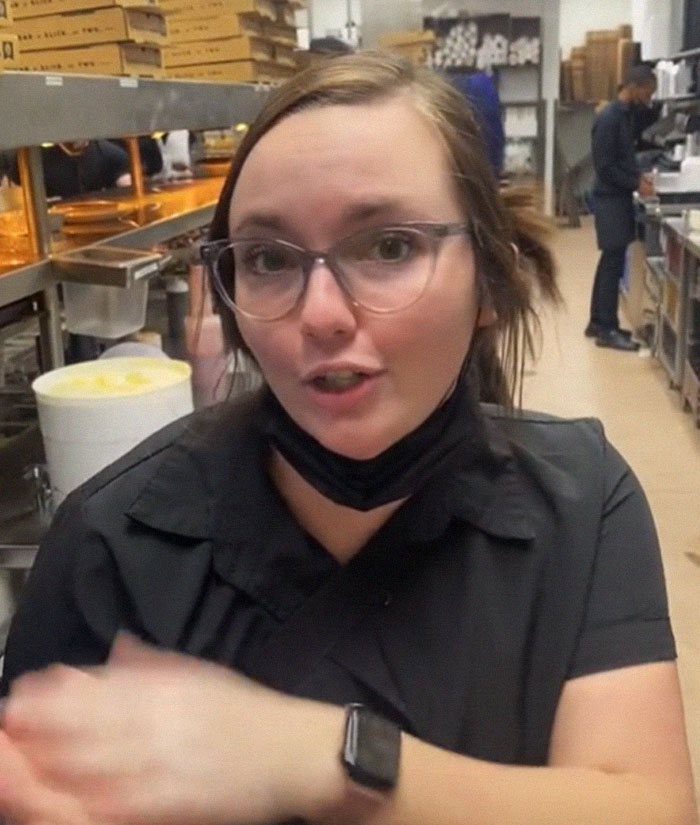 'Pet Peeves As A Server': Restaurant Employees Reveal What Annoys Them The Most 'Pet Peeves As A Server': Restaurant Employees Reveal What Annoys Them The Most