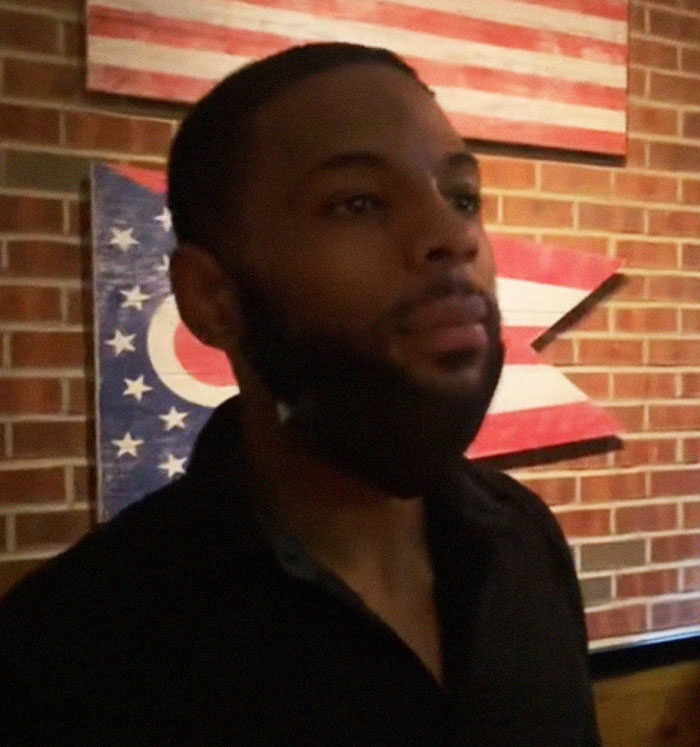 'Pet Peeves As A Server': Restaurant Employees Reveal What Annoys Them The Most 'Pet Peeves As A Server': Restaurant Employees Reveal What Annoys Them The Most