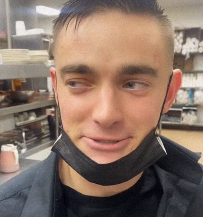 'Pet Peeves As A Server': Restaurant Employees Reveal What Annoys Them The Most 'Pet Peeves As A Server': Restaurant Employees Reveal What Annoys Them The Most