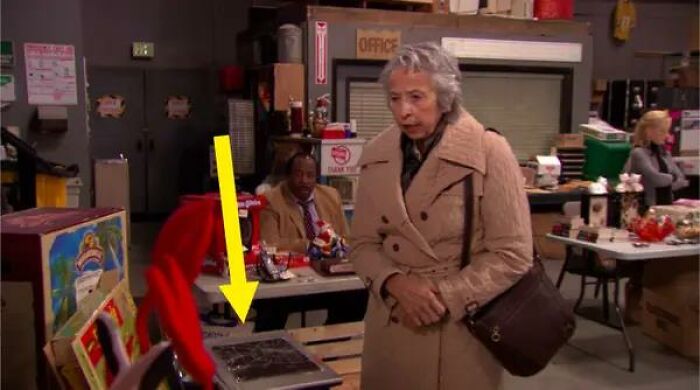 The TV Is Up For Sale In The Season 7 Episode "Garage Sale"