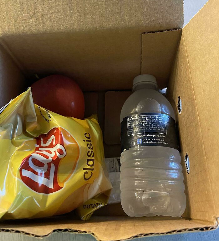 I Work At A College Dorm. This Week Is Freshman Move In And I’m Working A 12-Hour Shift. I Was Told Not To Pack A Lunch Because A Free One Is Provided. This Is My Free “Meal”