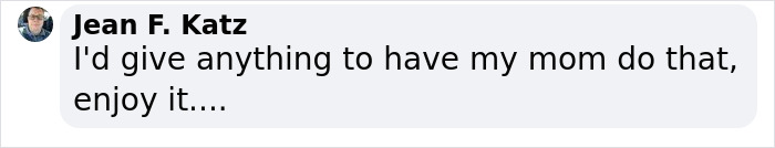 Mom Interrupts Son’s Live Shoot, Leaves Cameraman in Stitches, And Becomes Internet Sensation Mom Interrupts Son’s Live Shoot, Leaves Cameraman in Stitches, And Becomes Internet Sensation